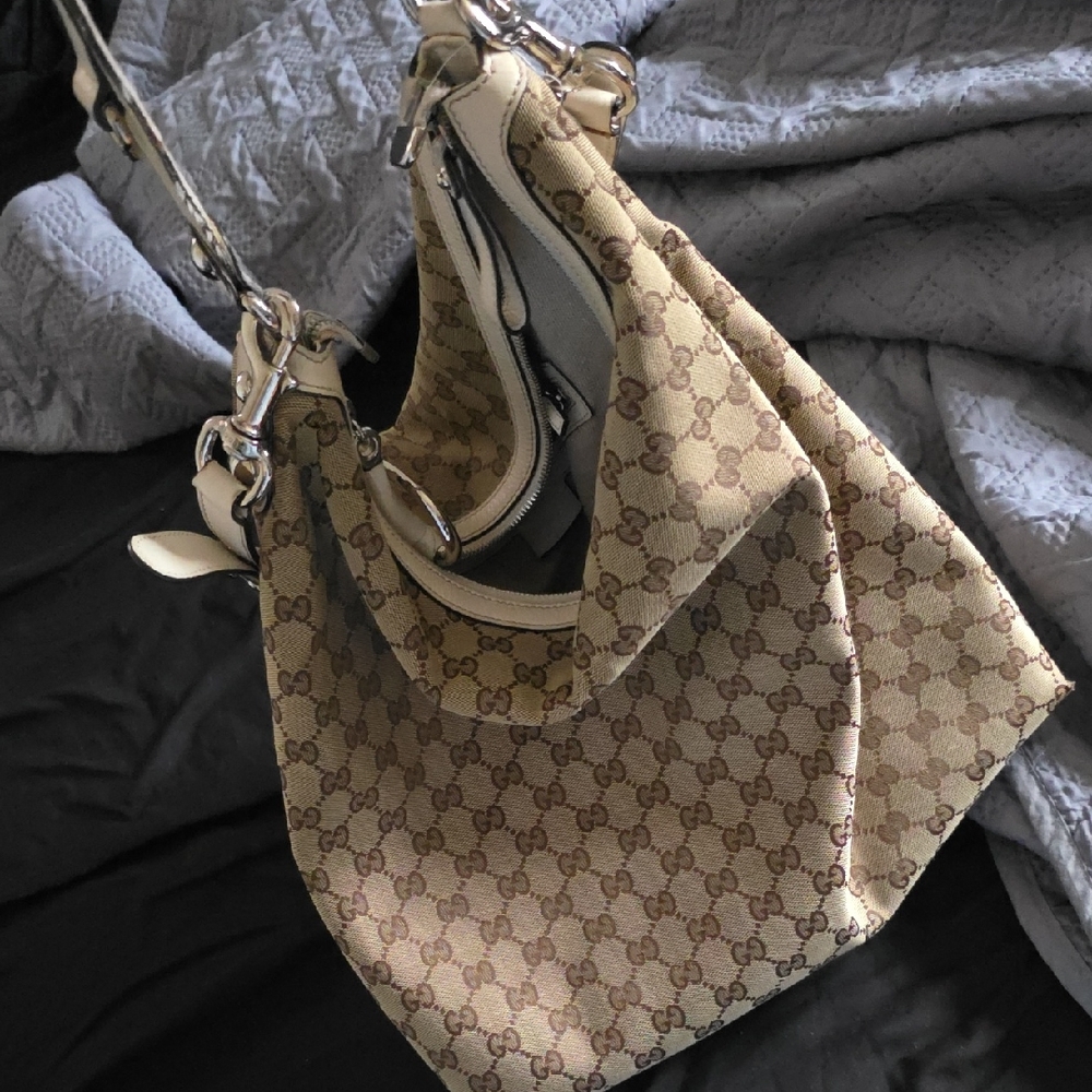 Gucci Beige and Brown Monogram Shoulder Bag - Picture 2 of 16